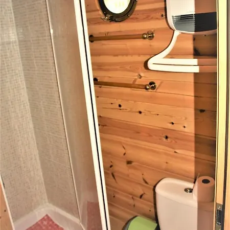 אכסניה La Gypsy Caravan Riviere (Pas-de-Calais)